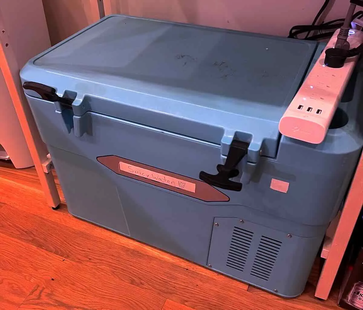 Small fridge for housing the sparkling water machine Fridge